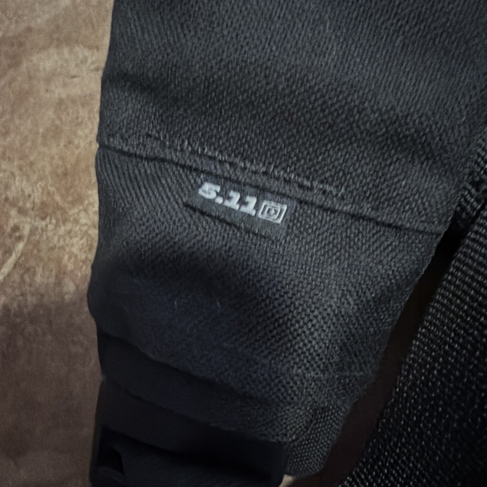 5.11 TACTICAL RUSH MOAB 6 SLING PACK MESSENGER BAG, WATER-RESISTANT, - BLACK - Picture 4 of 8